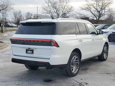 New 2025 Lincoln Navigator Reserve image 4