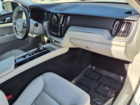 Certified 2023 Volvo XC60 B5 Plus image 10