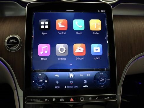 Used 2025 Mercedes-Benz GLC 350e 4MATIC image 8