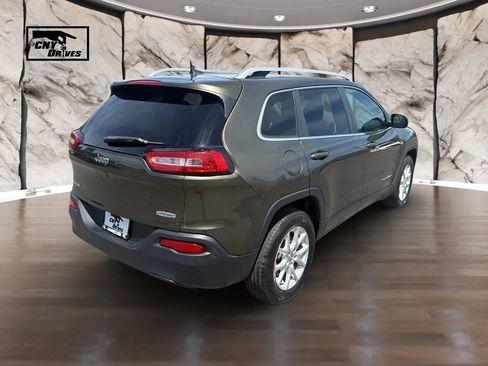 Used 2016 Jeep Cherokee Latitude w/ Cold Weather Group AWD/4WD image 4
