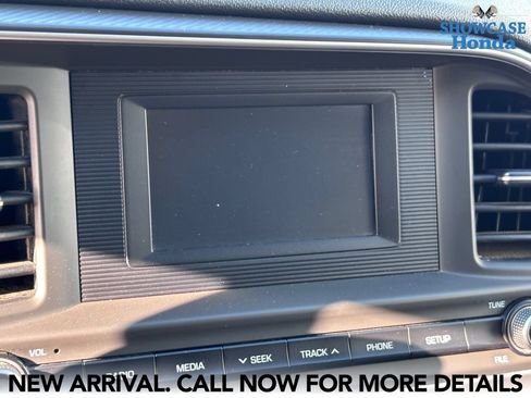 Used 2019 Hyundai Elantra SE FWD image 13