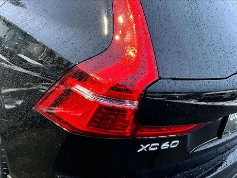 Used 2023 Volvo XC60 B5 Ultimate w/ Climate Package image 26