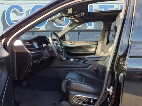 Used 2023 Jeep Grand Cherokee L Overland w/ Advanced Protech Group III image 16