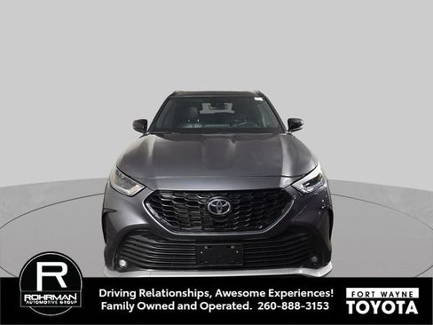Used 2023 Toyota Highlander XSE AWD/4WD image 3