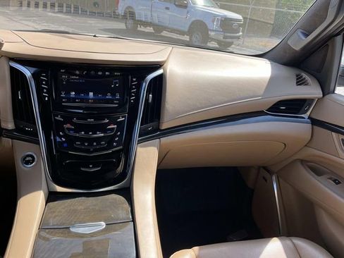 Used 2018 Cadillac Escalade ESV Platinum AWD/4WD image 15