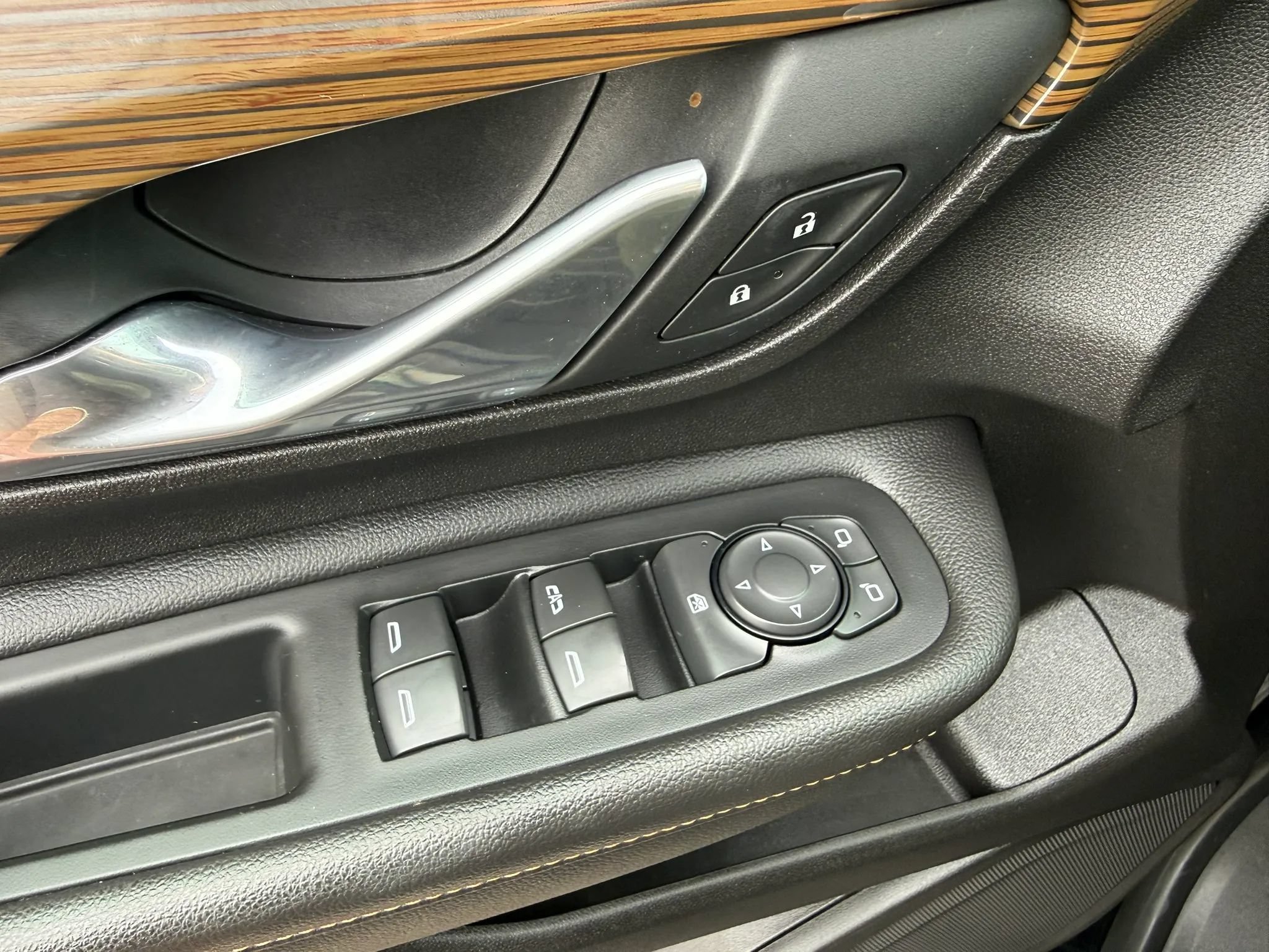 Used 2018 GMC Terrain SLE w/ Driver Convenience Package AWD/4WD image 34