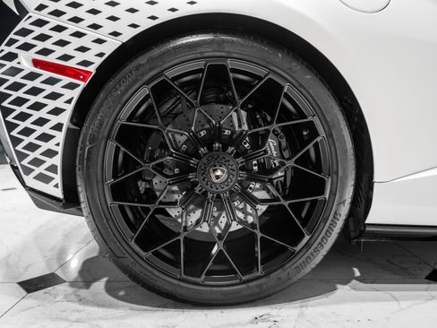Used 2023 Lamborghini Huracan STO RWD image 15