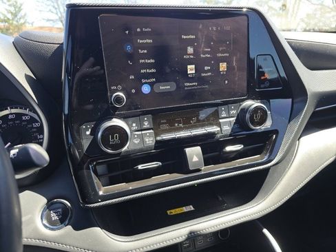 Used 2023 Toyota Highlander XSE image 26