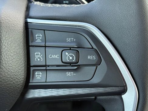 Used 2024 Jeep Grand Cherokee Altitude AWD/4WD image 23