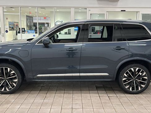 New 2026 Volvo XC90 T8 Plus w/ Protection Package Premier image 8