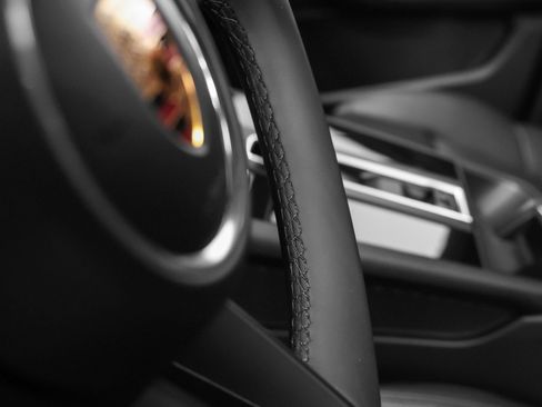 New 2026 Porsche Macan image 32