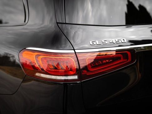Used 2022 Mercedes-Benz GLS 450 4MATIC w/ AMG Line Exterior image 17