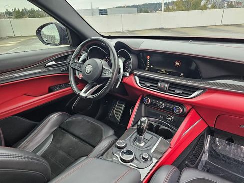 Used 2019 Alfa Romeo Stelvio Quadrifoglio image 11