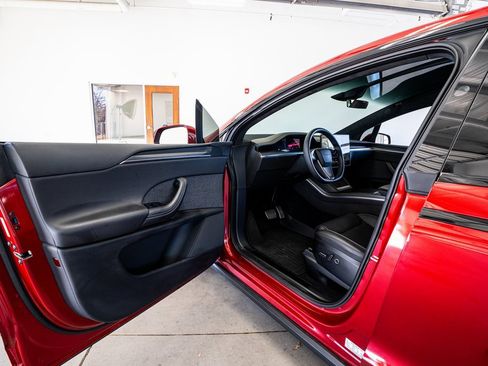 Used 2024 Tesla Model X Plaid image 33