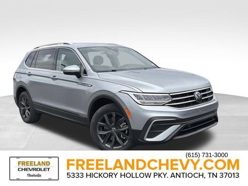 Used 2022 Volkswagen Tiguan SE image 1
