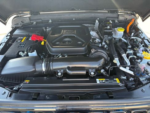 Used 2024 Jeep Wrangler Unlimited image 36