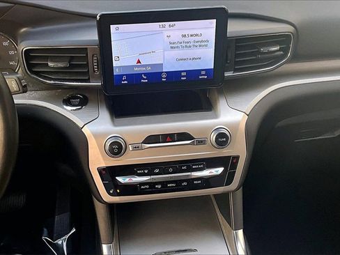 Used 2022 Ford Explorer XLT w/ Equipment Group 202A image 9