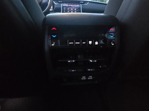 Used 2024 Jeep Grand Cherokee Overland w/ Luxury Tech Group IV image 26