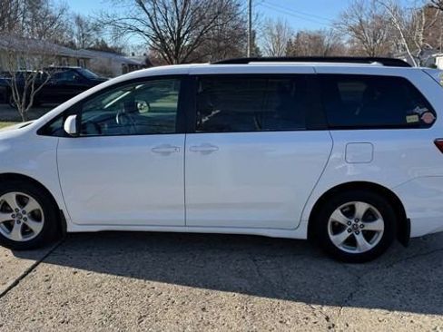 Used 2019 Toyota Sienna LE image 8