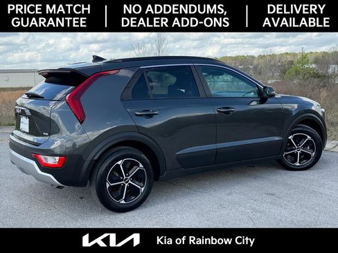 Used 2025 Kia Niro LX image 5