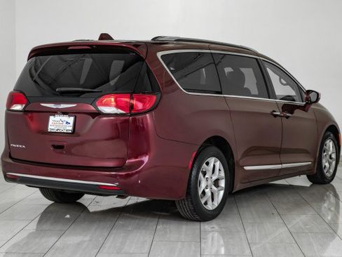 Used 2020 Chrysler Pacifica Limited image 4