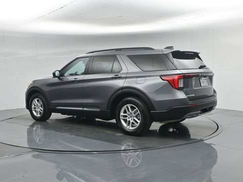 Used 2025 Ford Explorer Active w/ Active Comfort Package RWD image 7