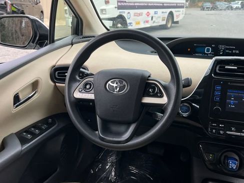 Used 2016 Toyota Prius Two image 19