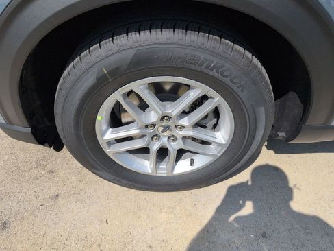 New 2026 Ford Explorer Active RWD image 18