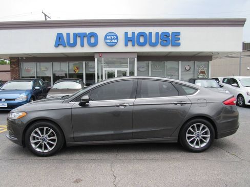 Used 2017 Ford Fusion SE w/ Fusion SE Technology Package FWD image 6