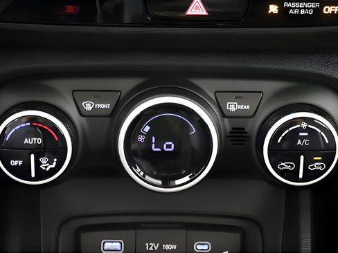 New 2025 Hyundai Venue Limited image 21