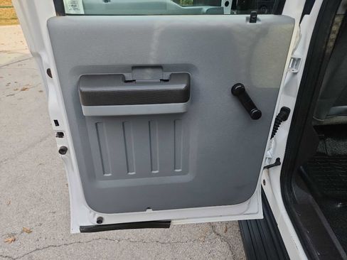 Used 2012 Ford F250 XL w/ Skid Plate Pkg image 27