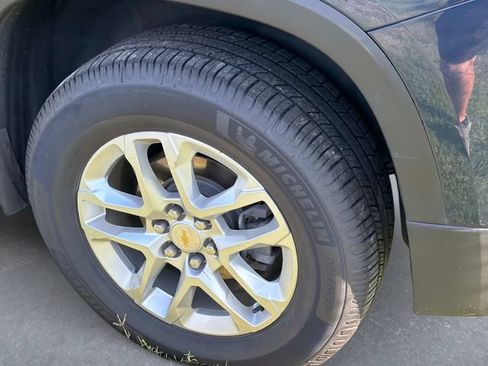 Used 2022 Chevrolet Traverse LS FWD image 10