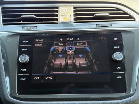 Used 2020 Volkswagen Tiguan SE w/ 3rd Row Seat Package AWD/4WD image 16
