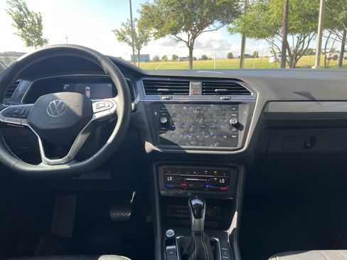 Certified 2022 Volkswagen Tiguan SE FWD image 26