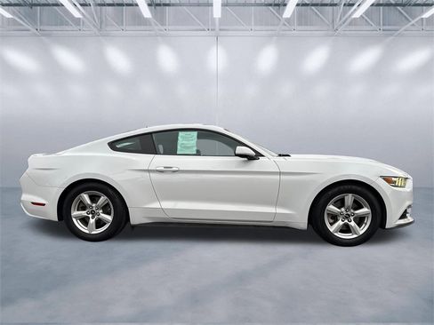 Used 2017 Ford Mustang V6 image 3