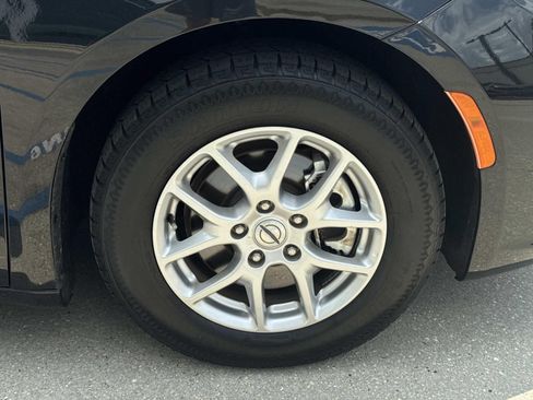 Used 2023 Chrysler Pacifica Touring-L FWD image 4