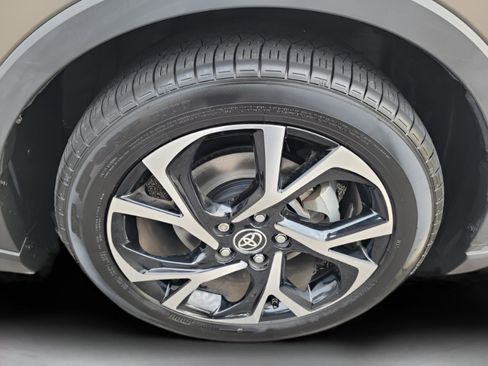 Certified 2021 Toyota C-HR XLE image 31