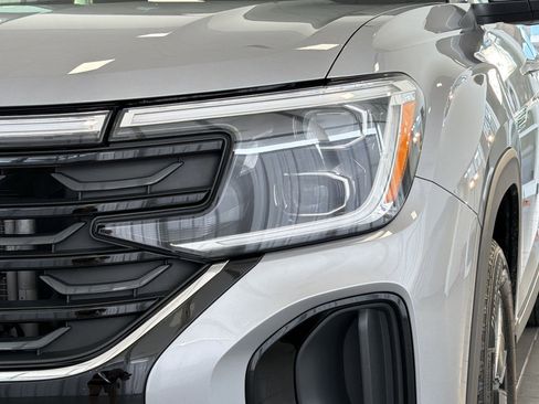 Used 2024 Volkswagen Atlas Cross Sport SE w/ Panoramic Sunroof Package image 11