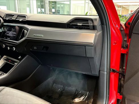 Certified 2022 Audi Q3 2.0T Premium image 18