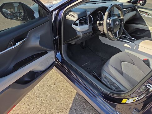 Used 2021 Toyota Camry LE image 10