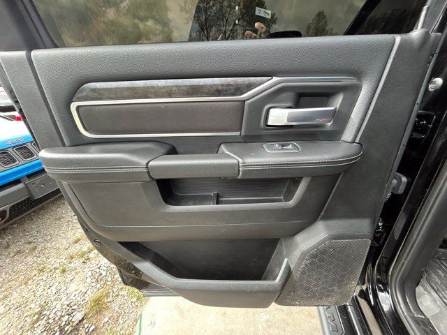Used 2024 RAM 3500 Big Horn w/ Night Edition AWD/4WD image 15