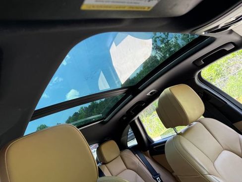 Used 2017 Porsche Macan image 35