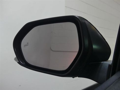 Used 2022 Toyota Prius LE image 14