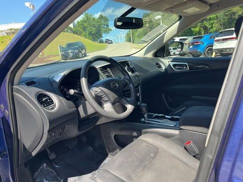 Used 2017 Nissan Pathfinder SV w/ SV Tech Package FWD image 6