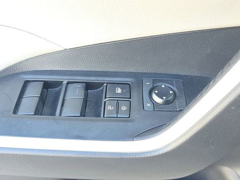 Used 2021 Toyota RAV4 XLE w/ Convenience Package AWD/4WD image 19