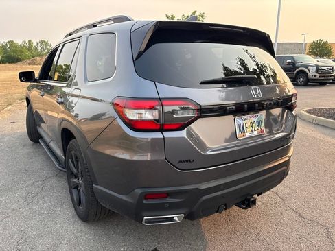 Used 2025 Honda Pilot Black Edition image 9