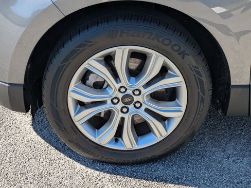 Used 2024 Ford Edge Titanium image 10