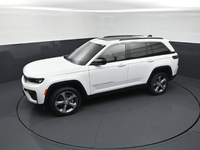 New 2026 Jeep Grand Cherokee Limited w/ Luxury Tech Group II AWD/4WD image 14