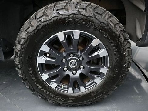 Used 2018 Nissan Titan PRO-4X w/ Pro-4x Convenience Package AWD/4WD image 11