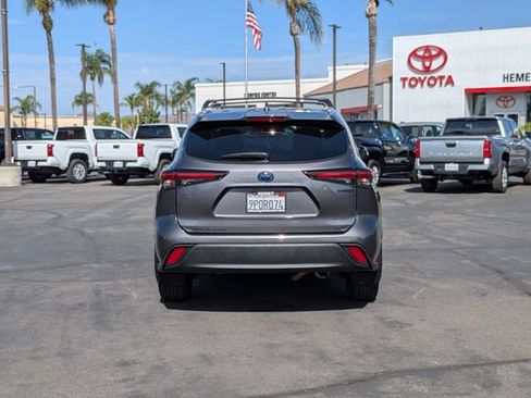 Used 2024 Toyota Highlander XLE AWD/4WD image 6